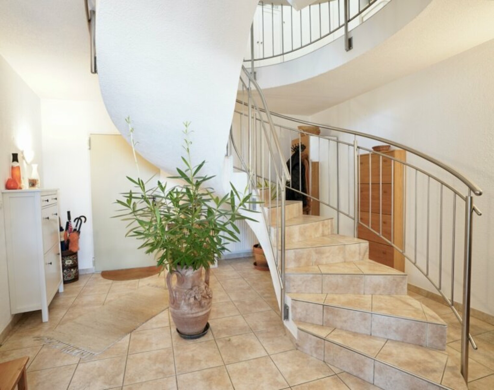 DOPPELHAUSHÄLFTE MIT EINLIEGERWOHNUNG NATURNAH - Jenewein Immobilienmanagement