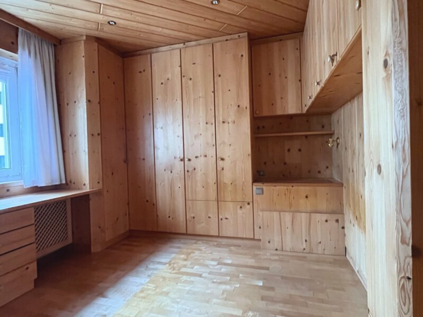 PREISREDUKTION *** 5-Zimmer Wohnung mit Potential zur Umgestaltung - Jenewein Immobilienmanagement