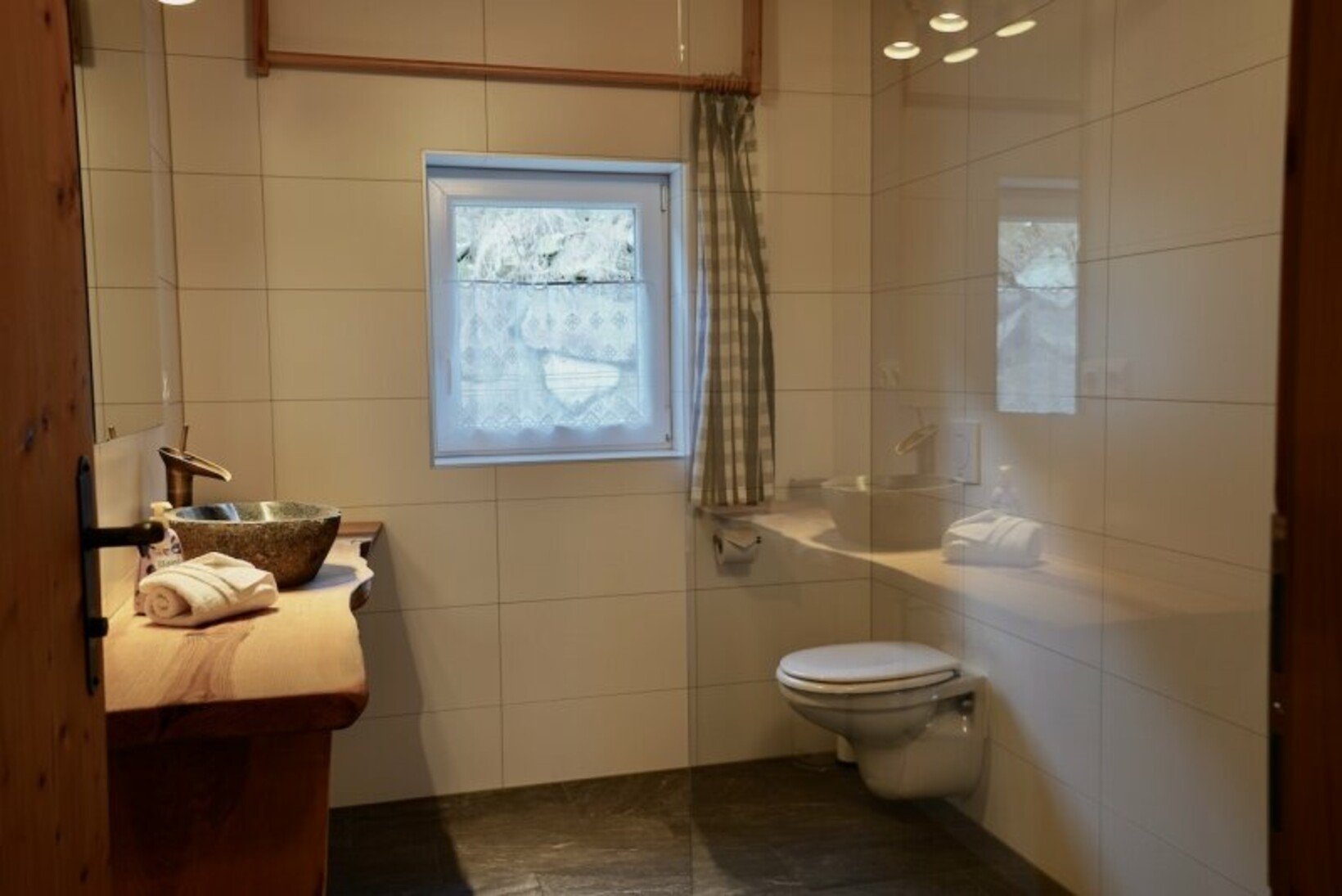 BETREIBER FÜR VERMIETUNG EXCLUSIVER FERIENHÜTTEN GESUCHT - Jenewein Immobilienmanagement
