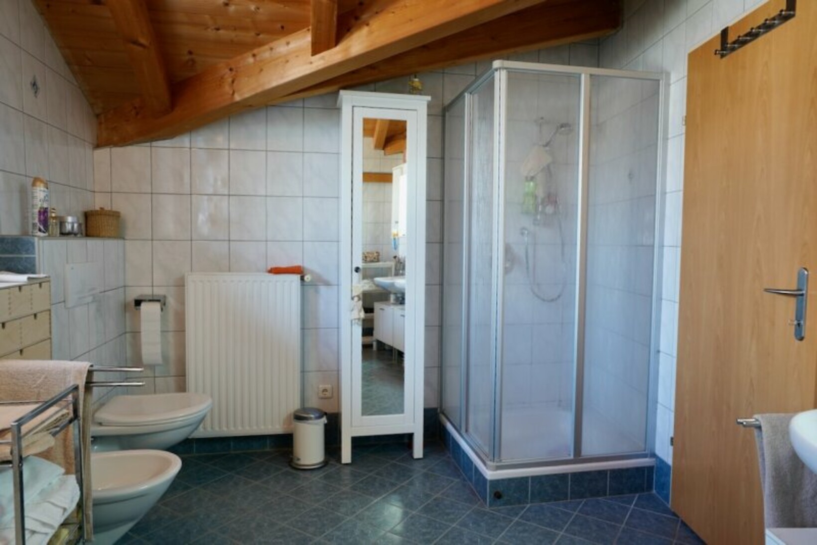 DOPPELHAUSHÄLFTE MIT EINLIEGERWOHNUNG NATURNAH - Jenewein Immobilienmanagement