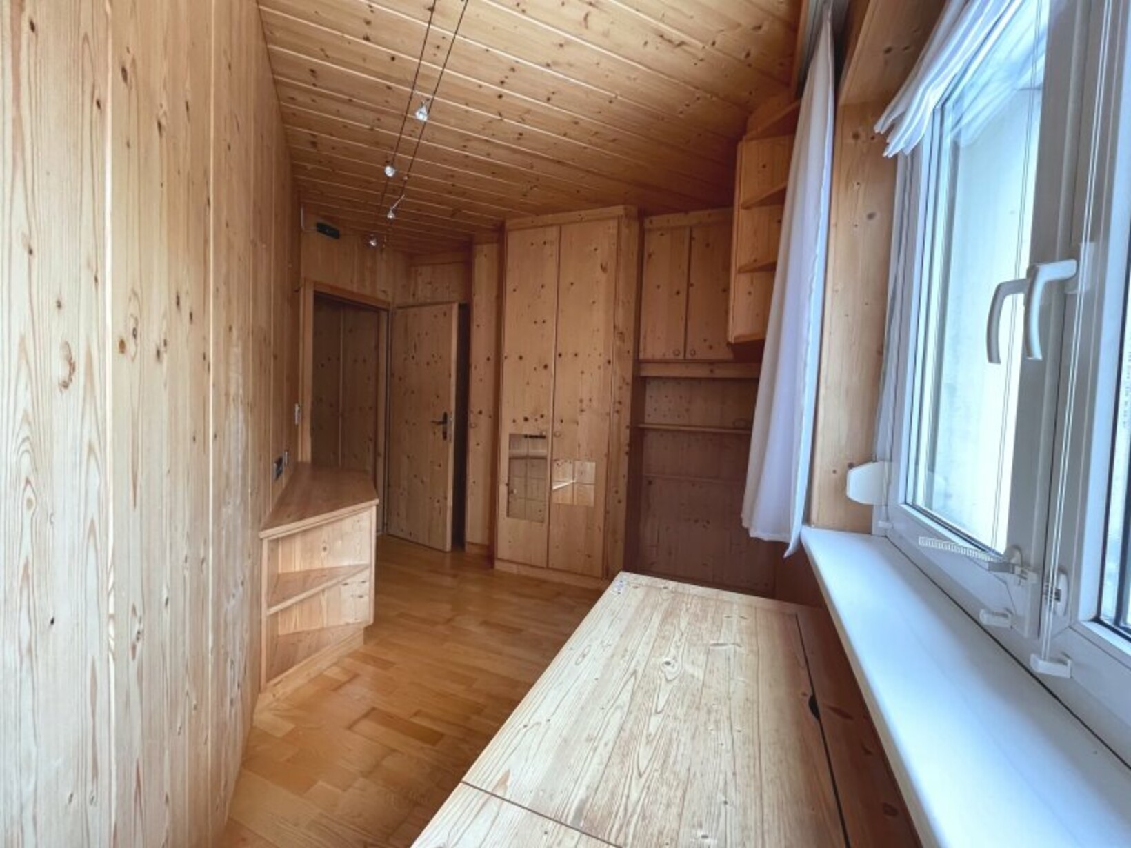 PREISREDUKTION *** 5-Zimmer Wohnung mit Potential zur Umgestaltung - Jenewein Immobilienmanagement