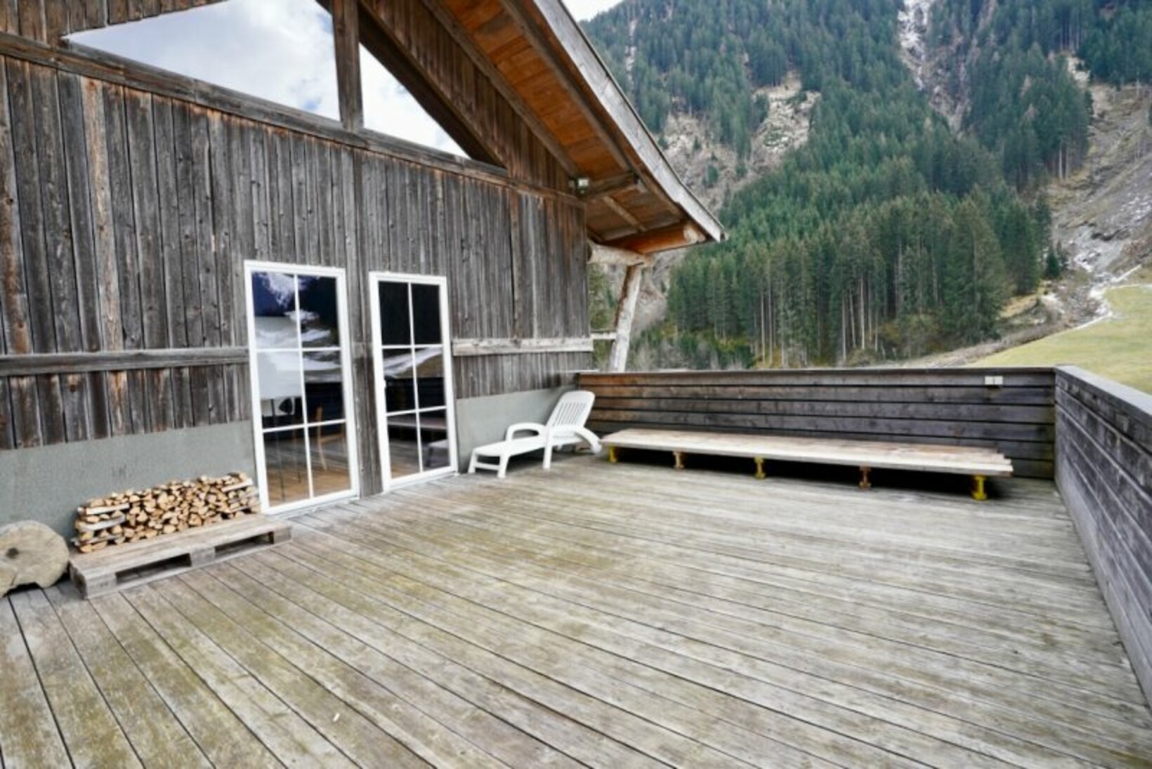 BETREIBER FÜR VERMIETUNG EXCLUSIVER FERIENHÜTTEN GESUCHT - Jenewein Immobilienmanagement