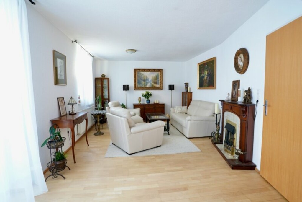 DOPPELHAUSHÄLFTE MIT EINLIEGERWOHNUNG NATURNAH - Jenewein Immobilienmanagement