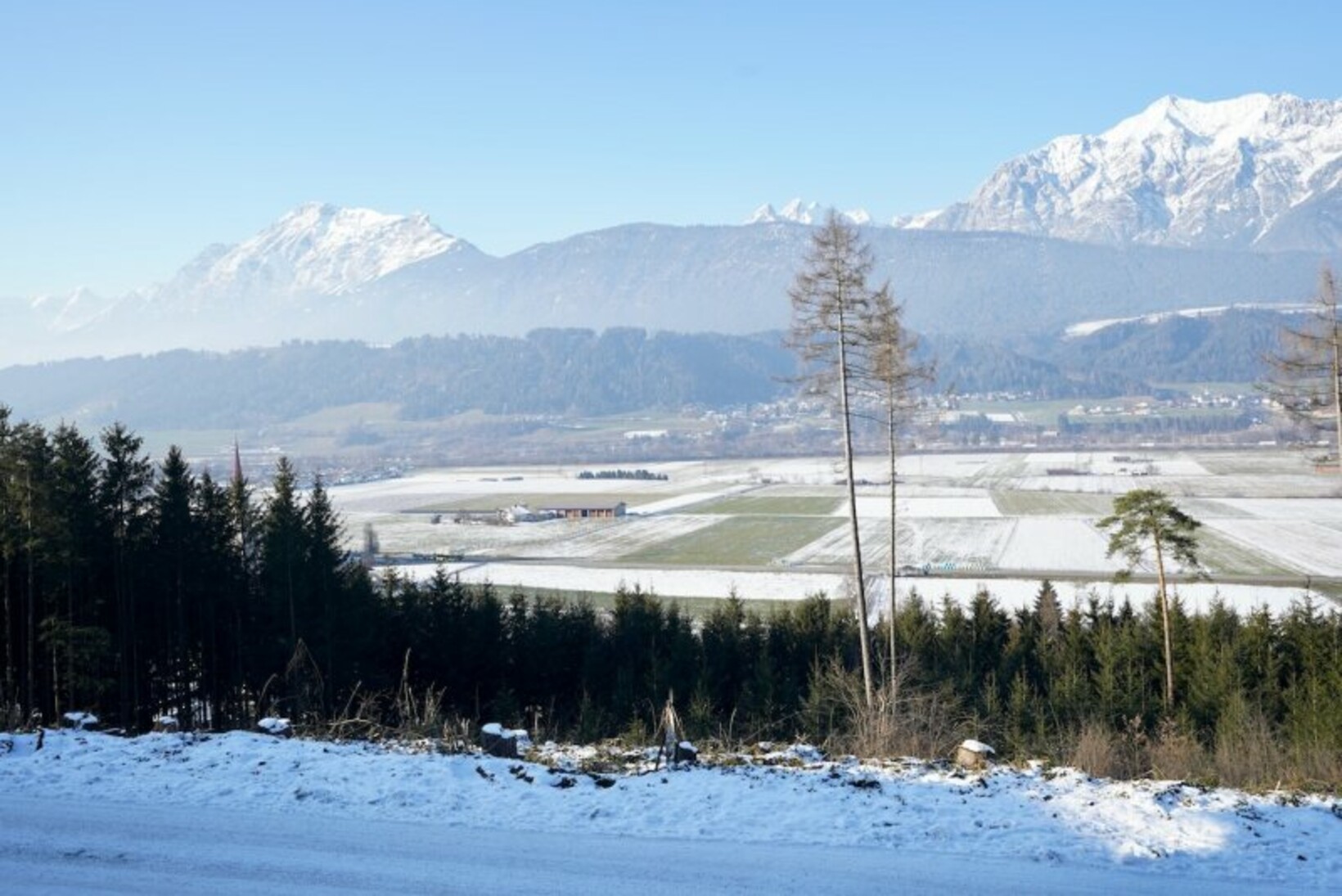 DOPPELHAUSHÄLFTE MIT EINLIEGERWOHNUNG NATURNAH - Jenewein Immobilienmanagement