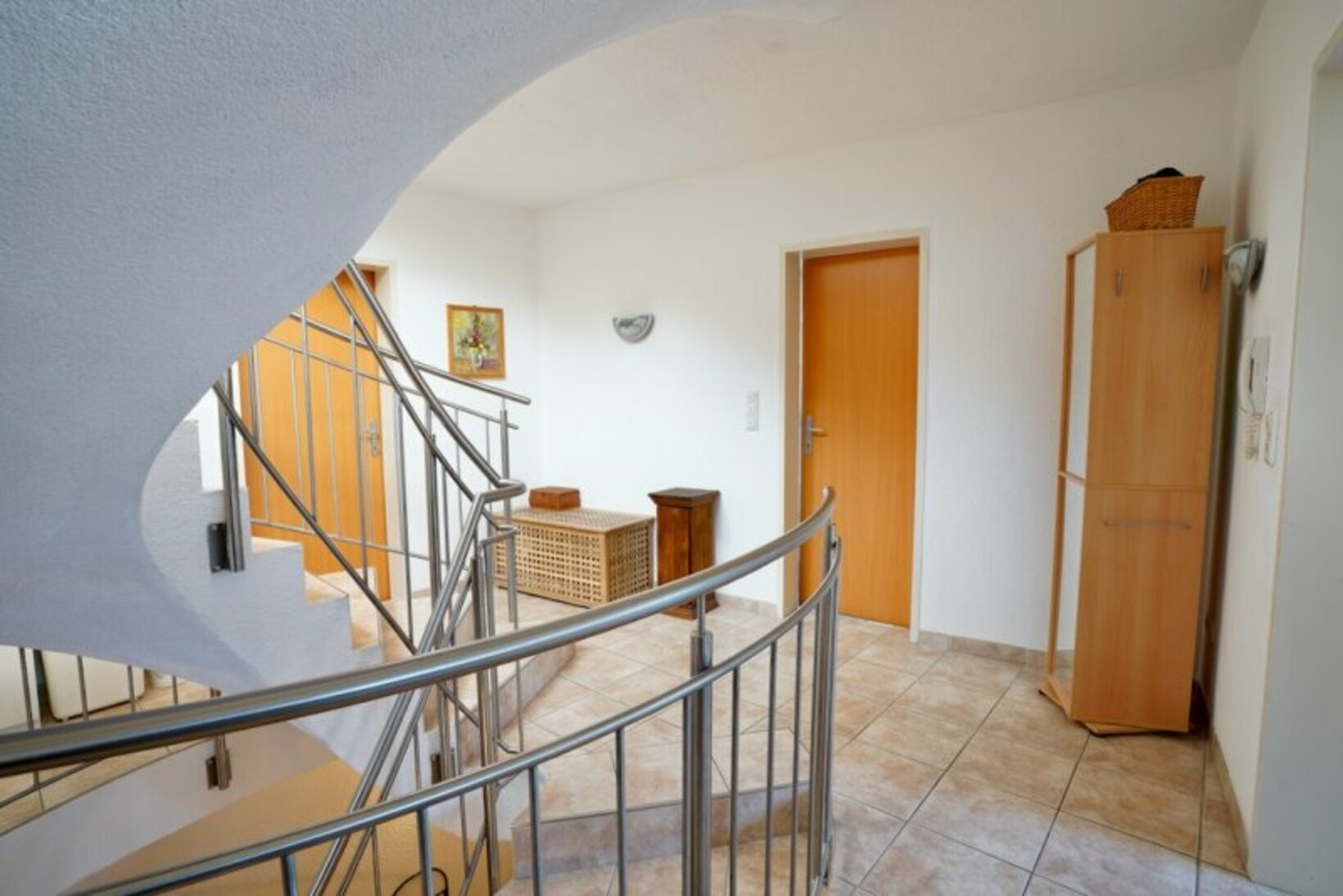 DOPPELHAUSHÄLFTE MIT EINLIEGERWOHNUNG NATURNAH - Jenewein Immobilienmanagement