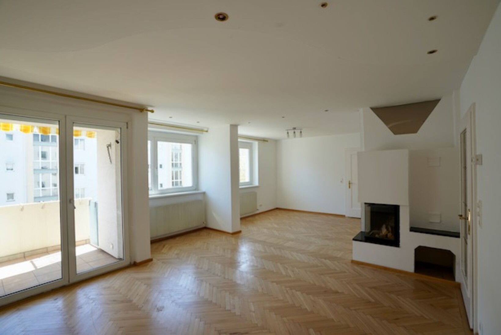 Charmante 4-Zimmerwohnung mit Kaminofen - Jenewein Immobilienmanagement