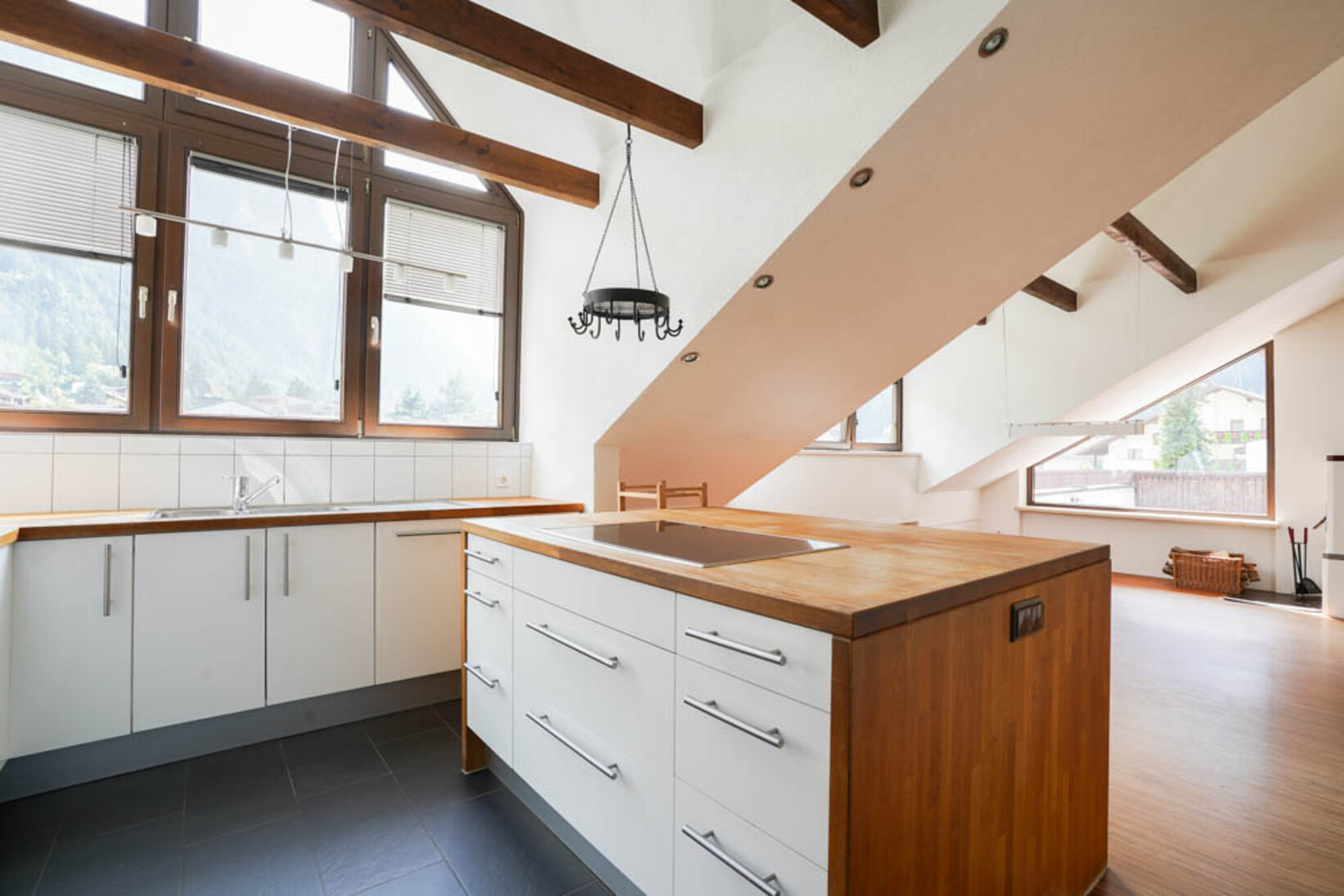 LEISTBARE 152 m² MAISONETTWOHNUNG MIT 2 GARAGENPLÄTZEN - Jenewein Immobilienmanagement