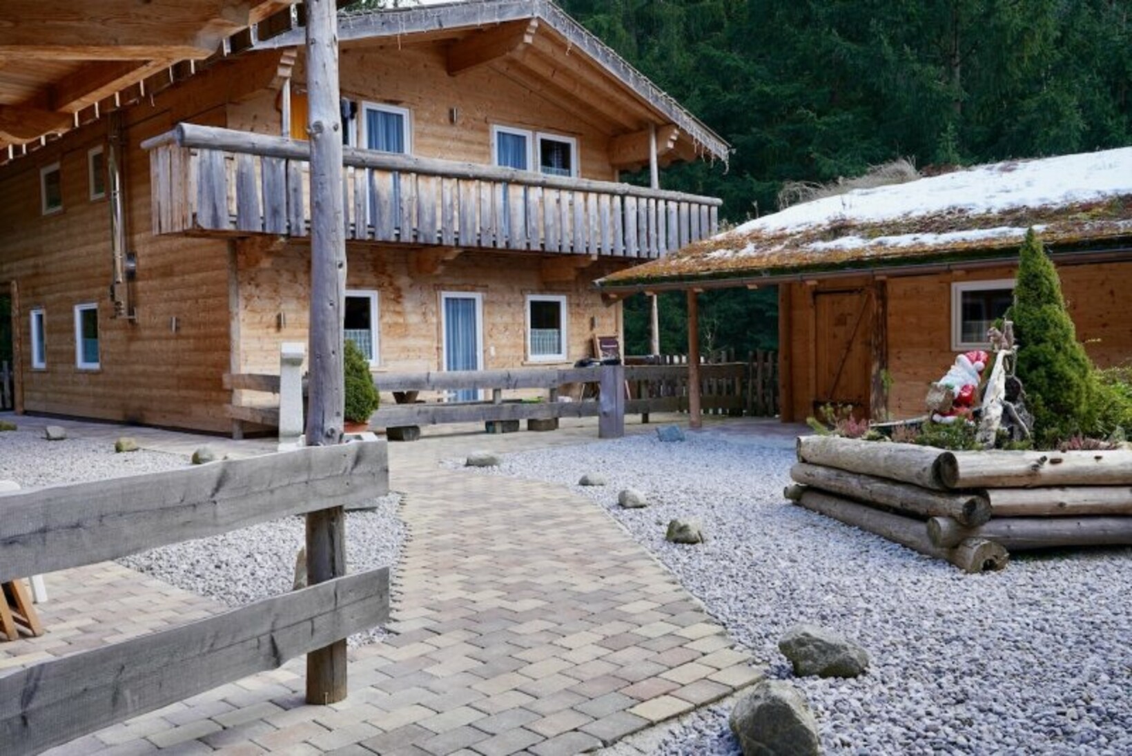 BETREIBER FÜR VERMIETUNG EXCLUSIVER FERIENHÜTTEN GESUCHT - Jenewein Immobilienmanagement